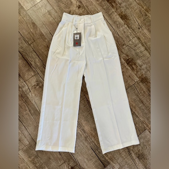 Women’s White Wide-Leg Pleated Dress Pants Short | High Waist Trousers | Size XS - Picture 2 of 10